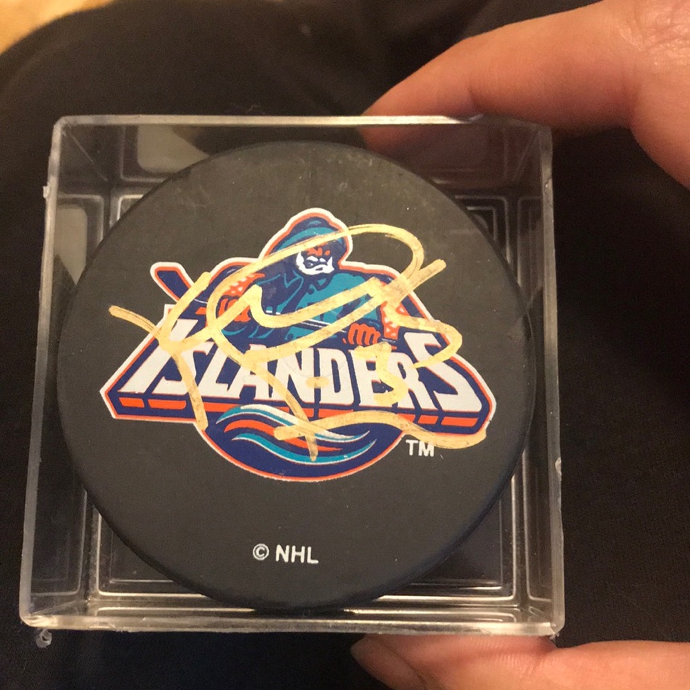 Kenny Johnson autograph hockey puck.